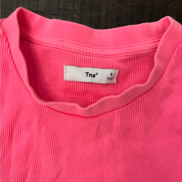 TNA Hot Pink Ribbed Tee - Picture 2 of 3